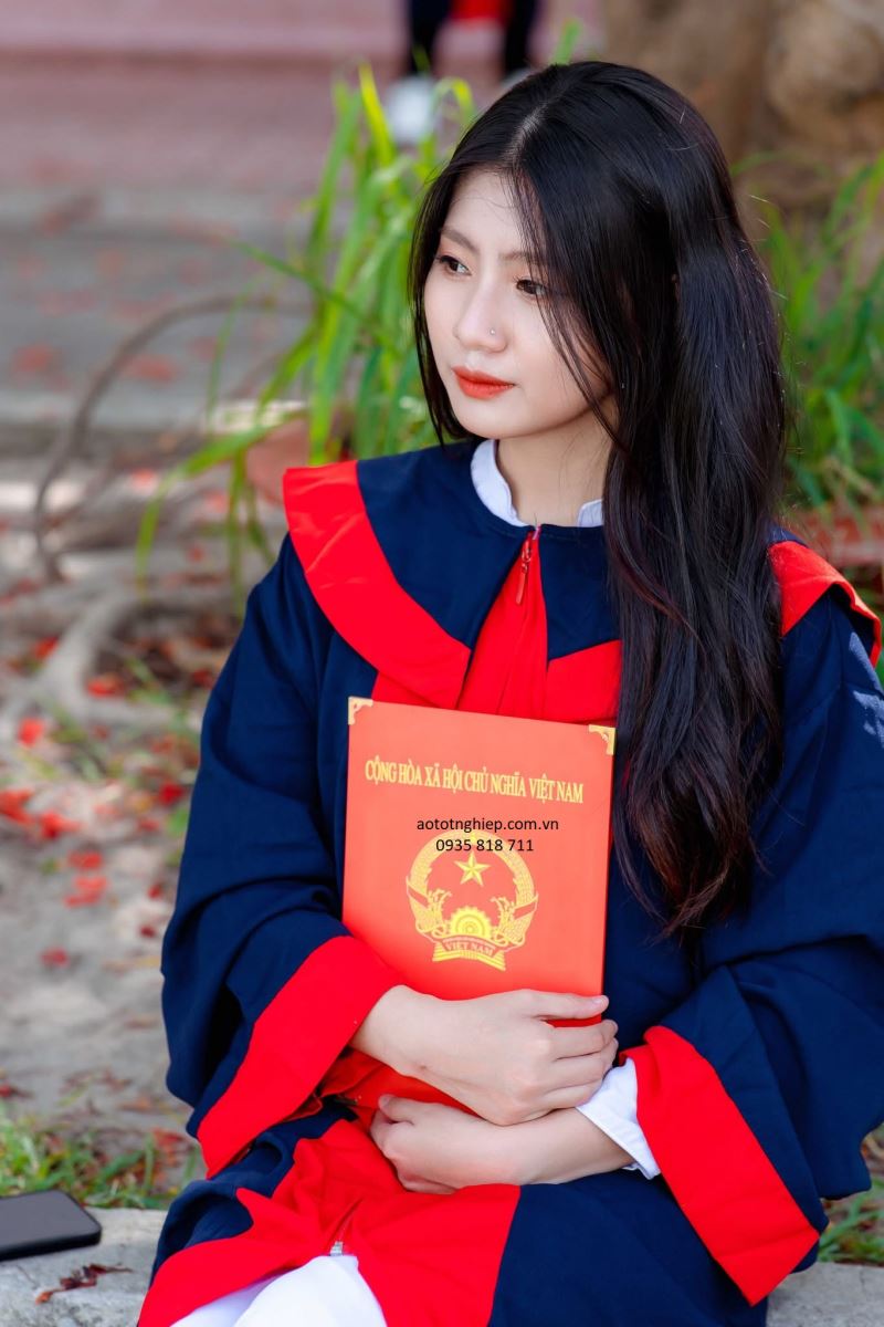 ao cu nhan 2025